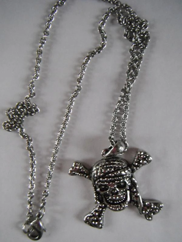 Collier fantaisie disney pirata dos caribes cabeça de morte novo – photo 2
